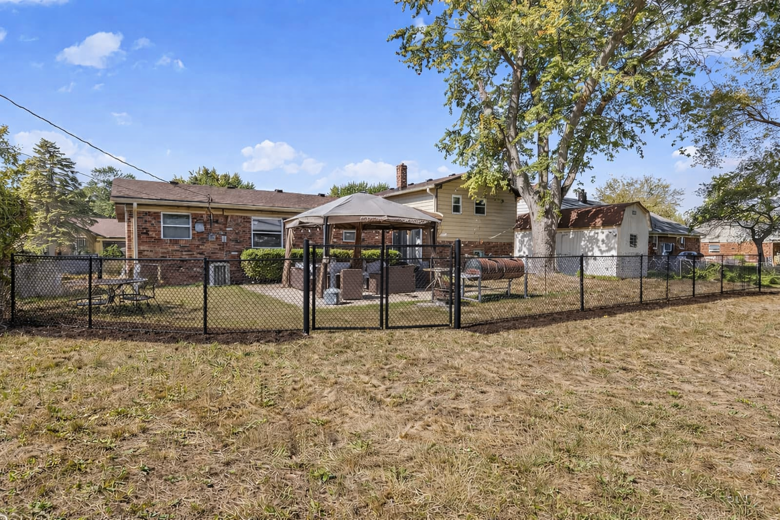 Chain link fence installation in Indianapolis Indiana by Indianapolis Deck & Fencing